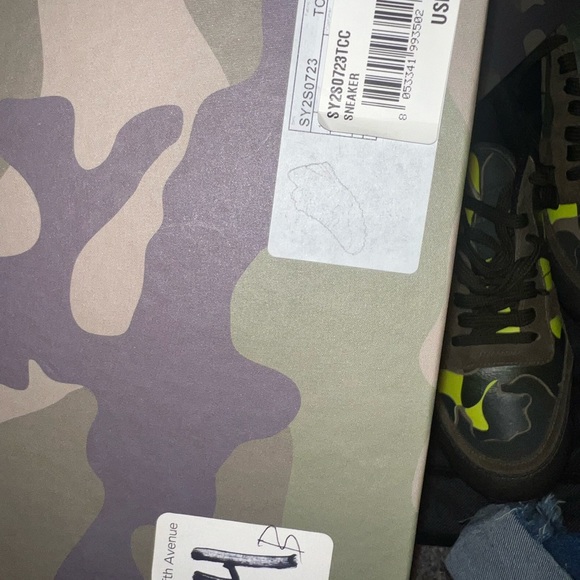 *** AUTHENTIC*** VALENTINO GARAVANI SNEAKERS - Picture 3 of 5
